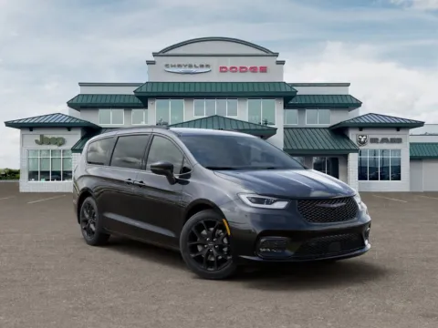 More photos of 2026 Chrysler Pacifica Select at Gregg Young Abrams Chrysler Dodge Jeep Ram, WI