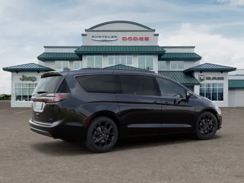 More photos of 2026 Chrysler Pacifica Select at Gregg Young Abrams Chrysler Dodge Jeep Ram, WI