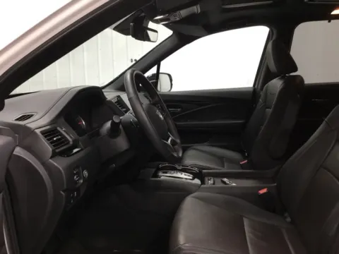 More photos of 2022 Honda Pilot Elite at Gregg Young Abrams Chrysler Dodge Jeep Ram, WI