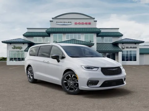More photos of 2026 Chrysler Pacifica Select at Gregg Young Abrams Chrysler Dodge Jeep Ram, WI