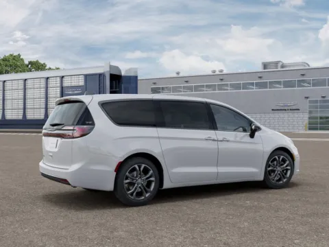 More photos of 2026 Chrysler Pacifica Select at Gregg Young Abrams Chrysler Dodge Jeep Ram, WI