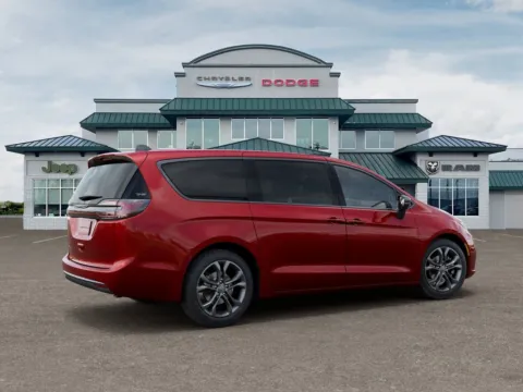 More photos of 2026 Chrysler Pacifica Select at Gregg Young Abrams Chrysler Dodge Jeep Ram, WI