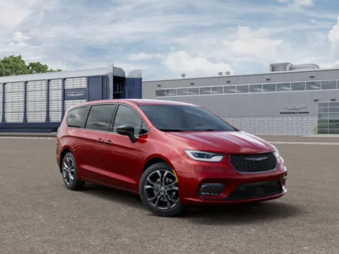 More photos of 2026 Chrysler Pacifica Select at Gregg Young Abrams Chrysler Dodge Jeep Ram, WI