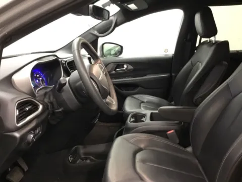 More photos of 2025 Chrysler Pacifica Select at Gregg Young Abrams Chrysler Dodge Jeep Ram, WI