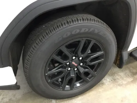 More photos of 2022 GMC Sierra 1500 Elevation at Gregg Young Abrams Chrysler Dodge Jeep Ram, WI