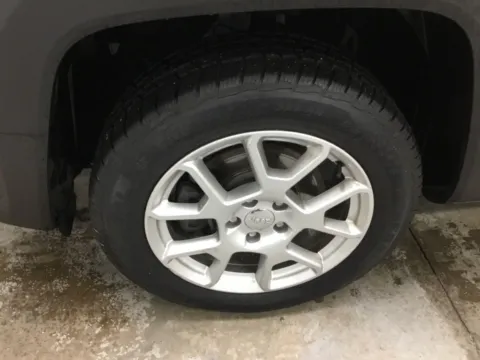 More photos of 2020 Jeep Renegade Latitude at Gregg Young Abrams Chrysler Dodge Jeep Ram, WI