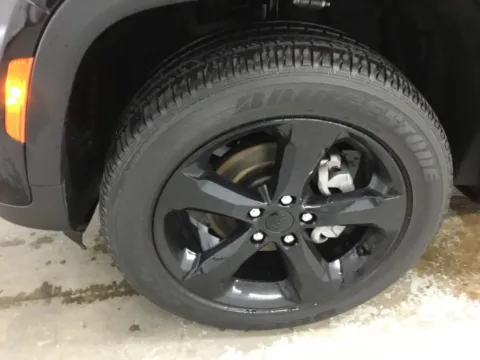 More photos of 2023 Jeep Grand Cherokee Altitude X at Gregg Young Abrams Chrysler Dodge Jeep Ram, WI