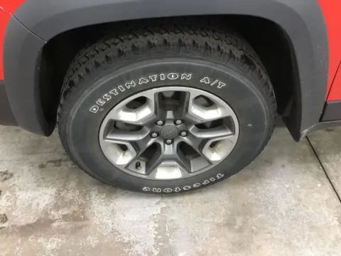 More photos of 2019 Jeep Cherokee Trailhawk at Gregg Young Abrams Chrysler Dodge Jeep Ram, WI