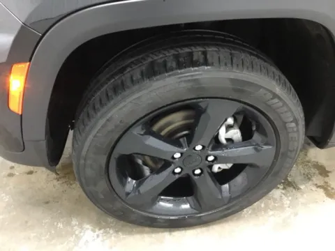 More photos of 2023 Jeep Grand Cherokee Altitude X at Gregg Young Abrams Chrysler Dodge Jeep Ram, WI