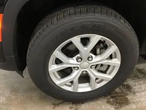 More photos of 2023 Jeep Grand Cherokee Limited at Gregg Young Abrams Chrysler Dodge Jeep Ram, WI