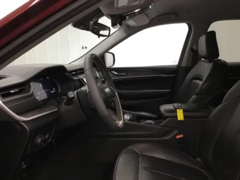 More photos of 2023 Jeep Grand Cherokee Limited at Gregg Young Abrams Chrysler Dodge Jeep Ram, WI