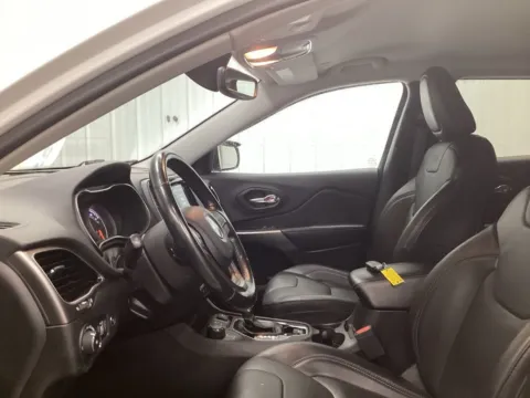 More photos of 2020 Jeep Cherokee Limited at Gregg Young Abrams Chrysler Dodge Jeep Ram, WI