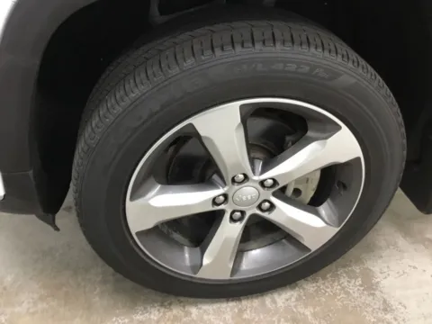 More photos of 2021 Jeep Grand Cherokee L Limited at Gregg Young Abrams Chrysler Dodge Jeep Ram, WI