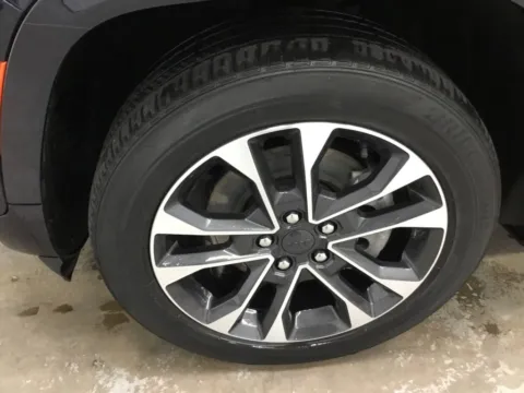 More photos of 2023 Jeep Grand Cherokee L Overland at Gregg Young Abrams Chrysler Dodge Jeep Ram, WI