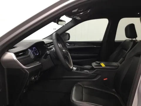 More photos of 2025 Jeep Grand Cherokee Limited at Gregg Young Abrams Chrysler Dodge Jeep Ram, WI