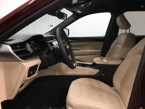 More photos of 2024 Jeep Grand Cherokee Limited at Gregg Young Abrams Chrysler Dodge Jeep Ram, WI