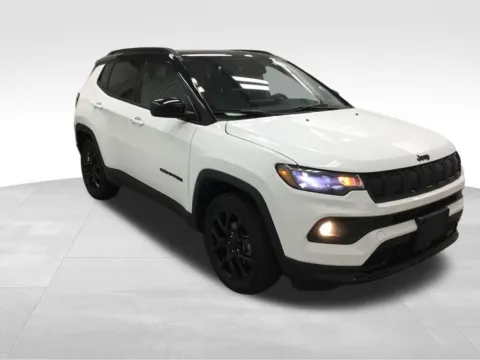 More photos of 2022 Jeep Compass Altitude at Gregg Young Abrams Chrysler Dodge Jeep Ram, WI