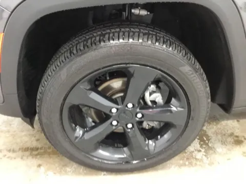 More photos of 2022 Jeep Grand Cherokee Altitude at Gregg Young Abrams Chrysler Dodge Jeep Ram, WI