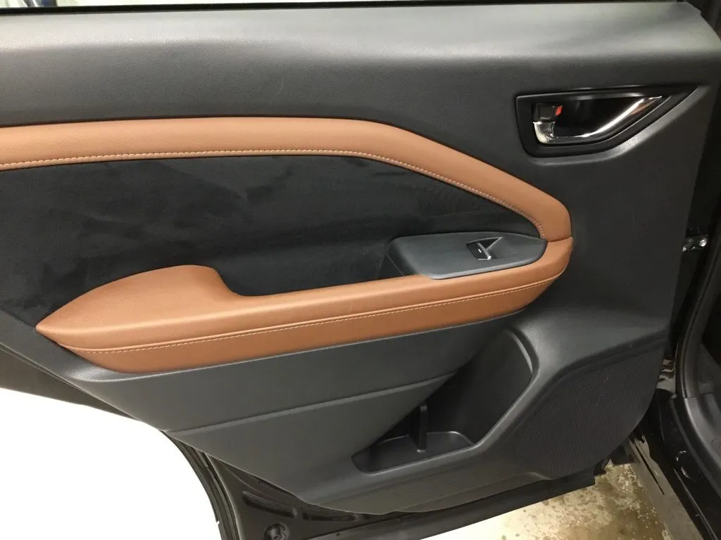 2025 Subaru Forester Touring - Photo 31