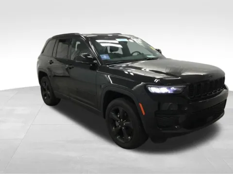 More photos of 2024 Jeep Grand Cherokee Altitude X at Gregg Young Abrams Chrysler Dodge Jeep Ram, WI