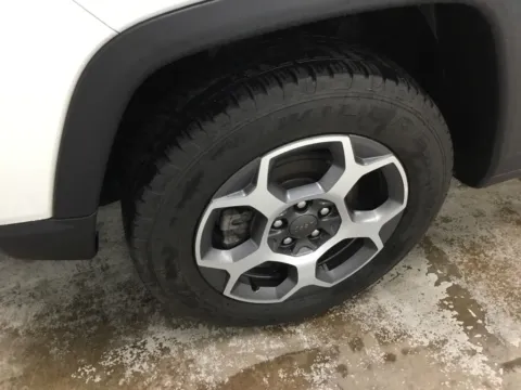 More photos of 2022 Jeep Compass Trailhawk at Gregg Young Abrams Chrysler Dodge Jeep Ram, WI