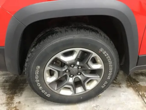 More photos of 2019 Jeep Cherokee Trailhawk at Gregg Young Abrams Chrysler Dodge Jeep Ram, WI
