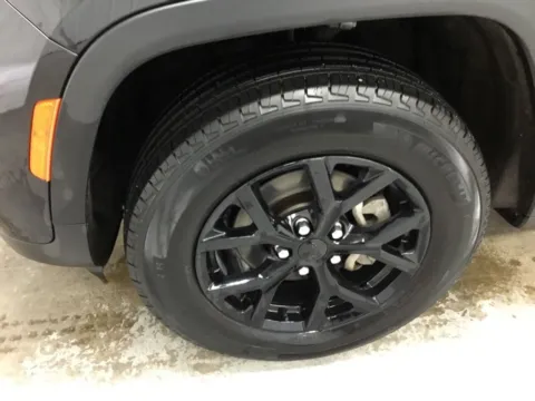 More photos of 2024 Jeep Grand Cherokee Altitude X at Gregg Young Abrams Chrysler Dodge Jeep Ram, WI