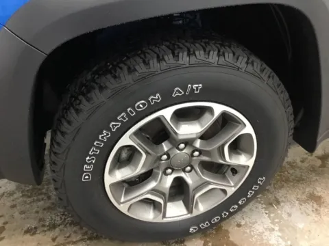 More photos of 2022 Jeep Cherokee Trailhawk at Gregg Young Abrams Chrysler Dodge Jeep Ram, WI