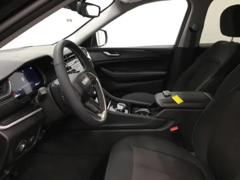 More photos of 2023 Jeep Grand Cherokee Laredo at Gregg Young Abrams Chrysler Dodge Jeep Ram, WI