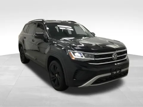 Photos of 2023 Volkswagen Atlas 2.0T SE w/Technology for sale in Abrams, WI at Gregg Young Abrams Chrysler Dodge Jeep Ram