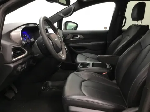 More photos of 2025 Chrysler Pacifica Select at Gregg Young Abrams Chrysler Dodge Jeep Ram, WI