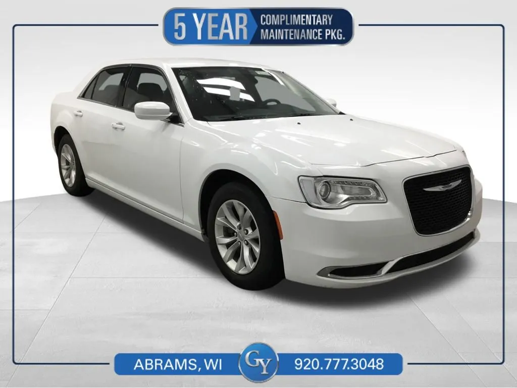 2023 Chrysler 300 Touring's photo
