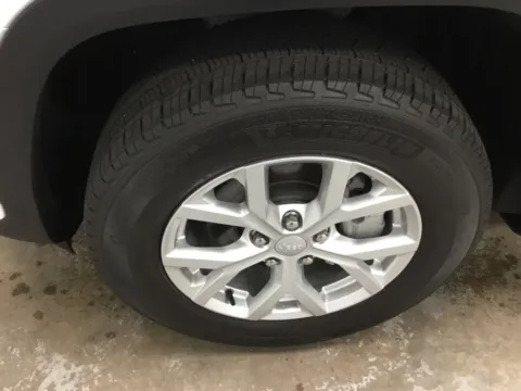 More photos of 2023 Jeep Grand Cherokee Limited at Gregg Young Abrams Chrysler Dodge Jeep Ram, WI