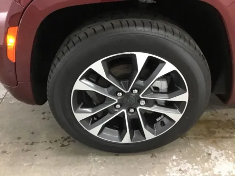 More photos of 2023 Jeep Grand Cherokee Overland at Gregg Young Abrams Chrysler Dodge Jeep Ram, WI