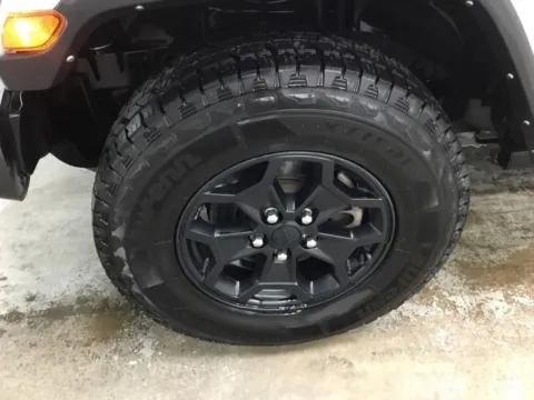 More photos of 2022 Jeep Gladiator Willys at Gregg Young Abrams Chrysler Dodge Jeep Ram, WI