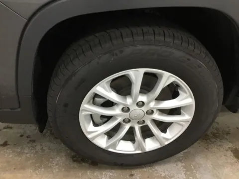 More photos of 2022 Jeep Cherokee Latitude Lux at Gregg Young Abrams Chrysler Dodge Jeep Ram, WI