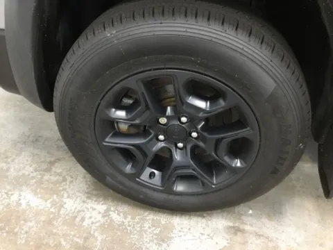 More photos of 2021 Jeep Cherokee Trailhawk at Gregg Young Abrams Chrysler Dodge Jeep Ram, WI