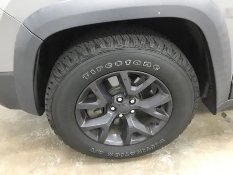 More photos of 2019 Jeep Cherokee Latitude at Gregg Young Abrams Chrysler Dodge Jeep Ram, WI