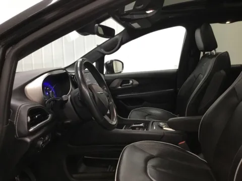 More photos of 2022 Chrysler Pacifica Limited at Gregg Young Abrams Chrysler Dodge Jeep Ram, WI