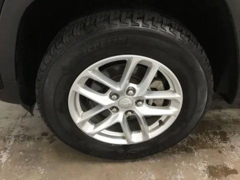 More photos of 2023 Jeep Grand Cherokee Laredo at Gregg Young Abrams Chrysler Dodge Jeep Ram, WI