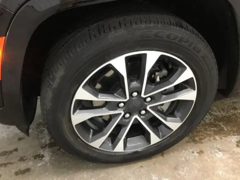 More photos of 2023 Jeep Grand Cherokee L Overland at Gregg Young Abrams Chrysler Dodge Jeep Ram, WI