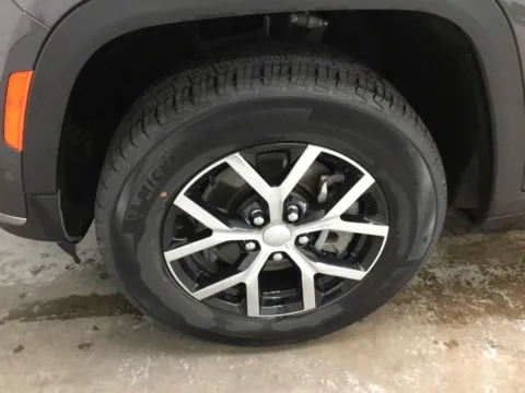 More photos of 2023 Jeep Grand Cherokee L Limited at Gregg Young Abrams Chrysler Dodge Jeep Ram, WI