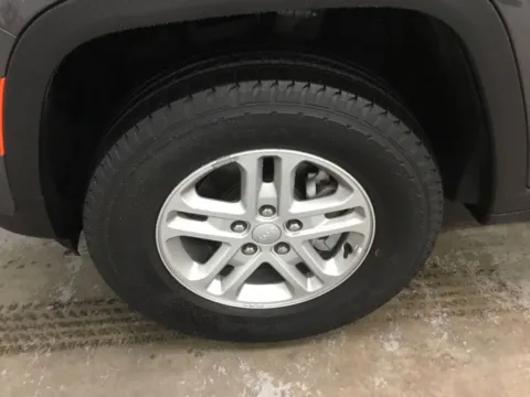 More photos of 2023 Jeep Grand Cherokee Laredo at Gregg Young Abrams Chrysler Dodge Jeep Ram, WI