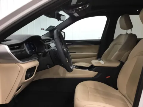 More photos of 2023 Jeep Grand Cherokee Limited at Gregg Young Abrams Chrysler Dodge Jeep Ram, WI