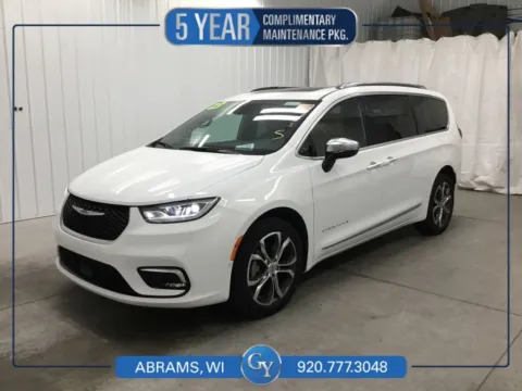 White 2023 Chrysler Pacifica Pinnacle for sale in Abrams, WI