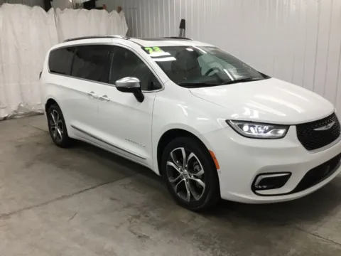 More photos of 2023 Chrysler Pacifica Pinnacle at Gregg Young Abrams Chrysler Dodge Jeep Ram, WI