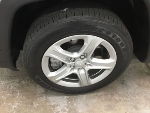 More photos of 2023 Jeep Compass Latitude at Gregg Young Abrams Chrysler Dodge Jeep Ram, WI
