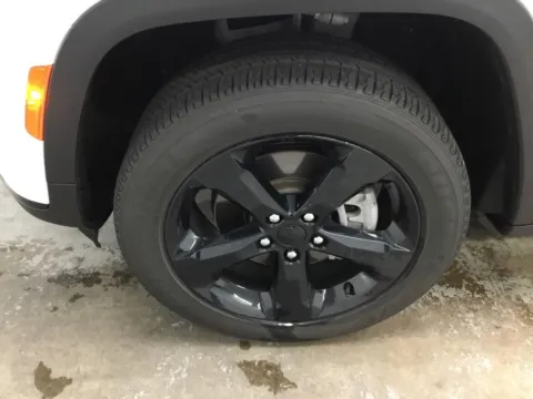 More photos of 2024 Jeep Grand Cherokee L Altitude X at Gregg Young Abrams Chrysler Dodge Jeep Ram, WI