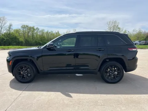 Another view of 2026 Jeep Grand Cherokee Altitude for sale in Abrams, WI at Gregg Young Abrams Chrysler Dodge Jeep Ram