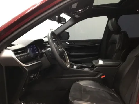 More photos of 2023 Jeep Grand Cherokee Altitude X at Gregg Young Abrams Chrysler Dodge Jeep Ram, WI